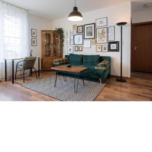Antonia's 1 Bedroom Cozy and Bright Apartment