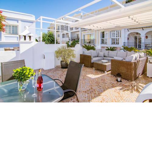 AP165 - Contemporary Scandinavian Style Apartment