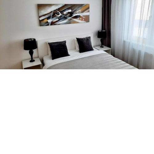 Apart SKY Residence Hauptbahnhof with Balcony