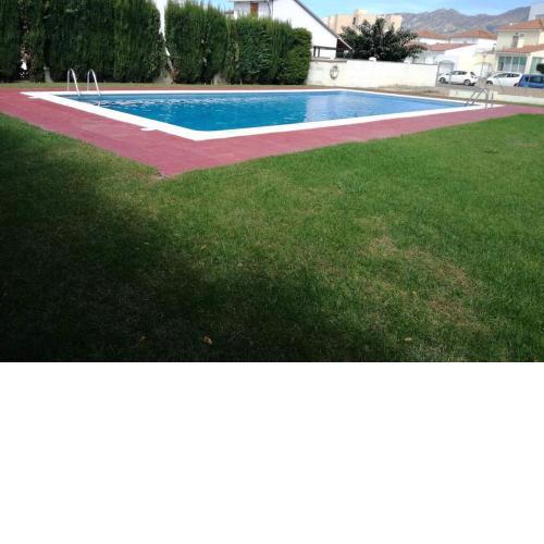 Apartament a Roses. Terrassa i piscina comunitaria
