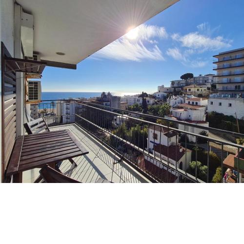 APARTAMENT PAU CASALS, 2 min walk from the sea & sea view