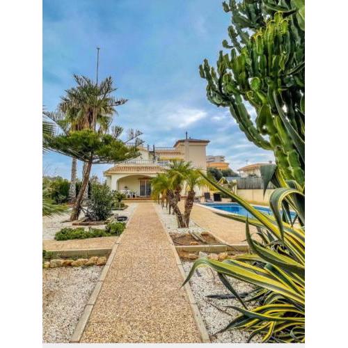Apartamento 4 habitaciones, piscina y jacuzzi