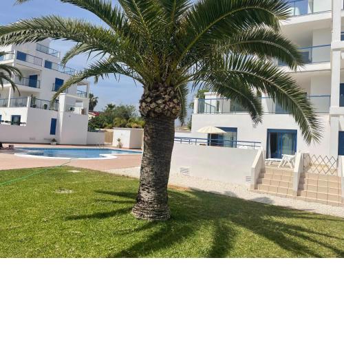apartamento 4 personas, amplias terrazas y 2OO mt de la playa