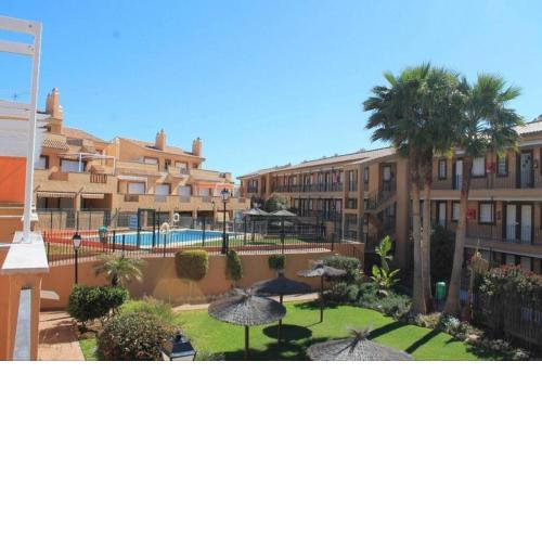 Apartamento a 10 metros de la playa con piscina