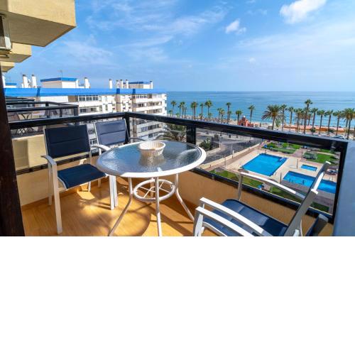 Apartamento A PIE DE PLAYA con terraza y piscinas