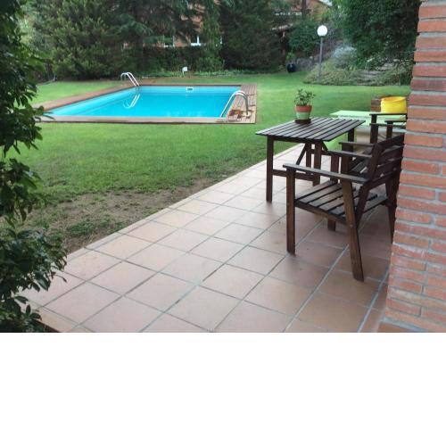 apartamento aislado jardín y piscina