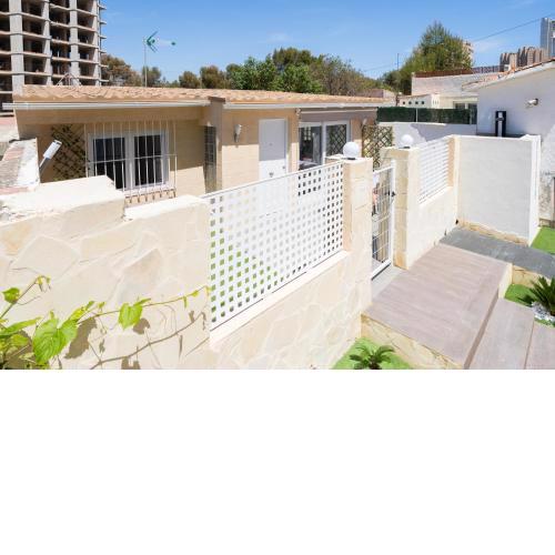 Apartamento ALMA con terreno privado y parking compartido - a 800m de Playa Poniente