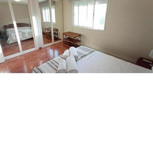 Apartamento Alteanos, centrico y confortable, soleado, con piscina y jardines, tenis, parking exterior comunitario, y la playa andando 10 min
