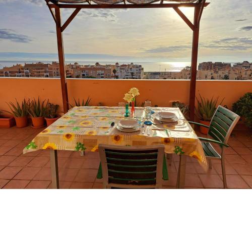 Apartamento Ático con terraza de 40 m2 cerca del mar, fantásticas vistas!