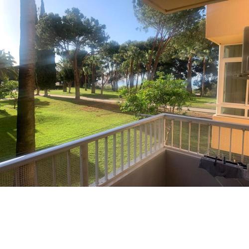 Apartamento Benalmádena Terraza con vistas al mar y jardín, Piscina, Wifi, Nuevo, 1 dormitorio