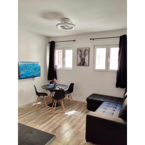 Apartamento blanco y negro en el centro