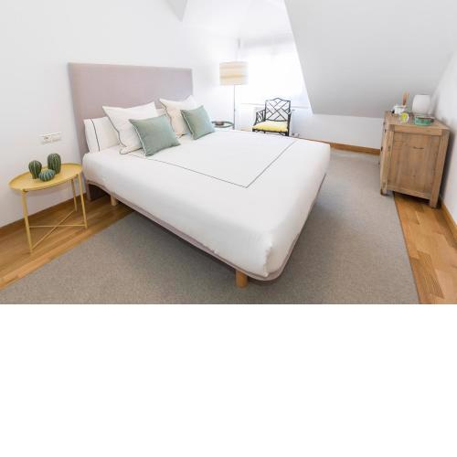 Apartamento boutique con terraza y vistas al mar. Porto Vilanova