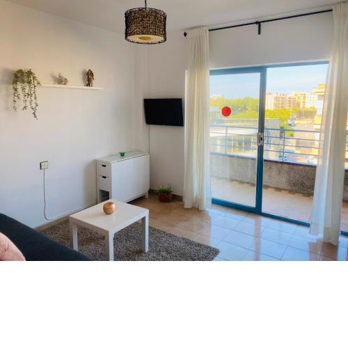 Apartamento con Balcón y Piscina