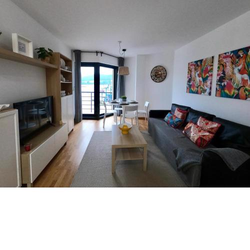 Apartamento con balcón y vistas al mar