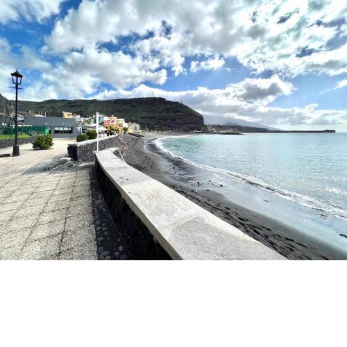 Apartamento con bonita vistas al mar, Wifi y acceso directo en la playa