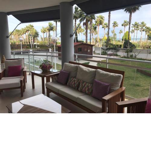 APARTAMENTO CON ESPECTACULAR TERRAZA FRENTE AL MAR