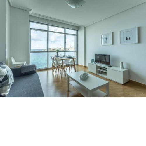 APARTAMENTO CON INCREIBLES VISTAS A LA PLAYA DE RIAZOR