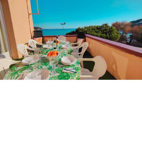 Apartamento con jardín a 11 metros de la playa. CG.