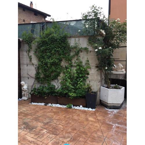 Apartamento con jardin