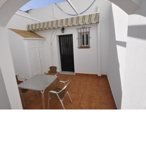 Apartamento con patio interior solo familia pareja