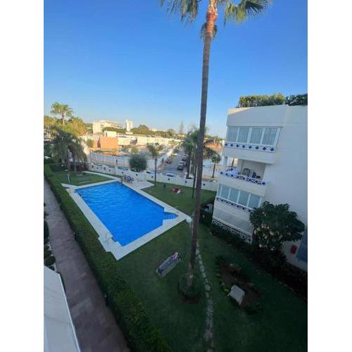 Apartamento con piscina a 200m de la playa