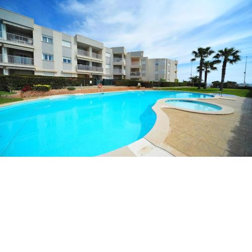 Apartamento con piscina en una preciosa playa