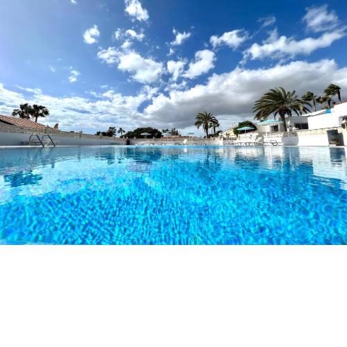 Apartamento con piscina, FreeWifi, barbacoa, cerca playa Tenerife Sur
