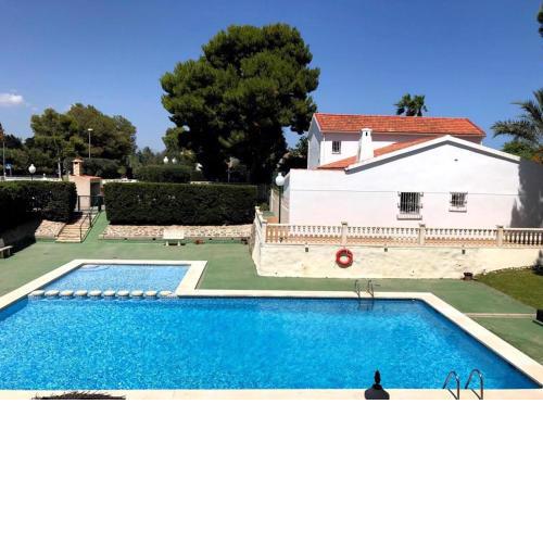 Apartamento con piscina y parking