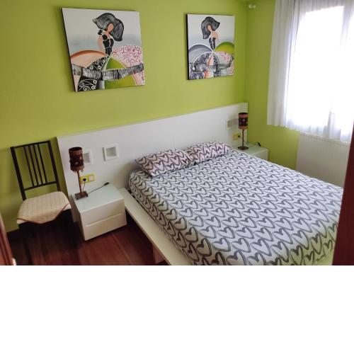 Apartamento con piscinas y pistas de padel