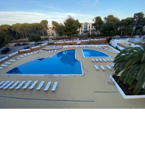 Apartamento con servicios, piscina y parking privado máx 4 pax