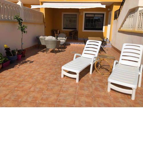 APARTAMENTO CON TERRAZA 50M2，500M A LA PLAYA