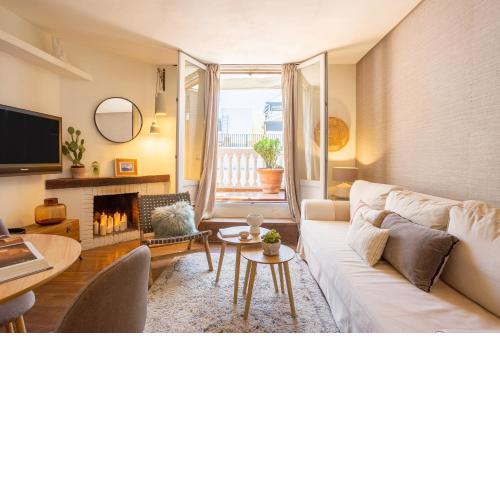 Apartamento con terraza junto a Sol