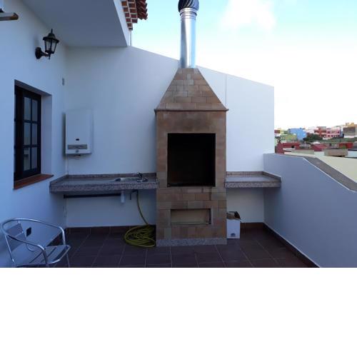 Apartamento con terraza privada y barbacoa