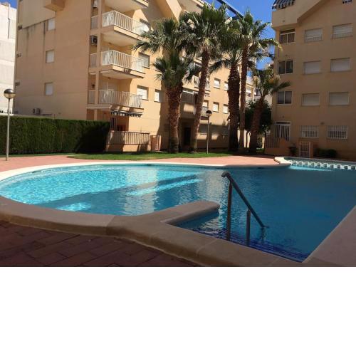 APARTAMENTO CON TERRAZA, VISTAS AL MAR Y PISCINA