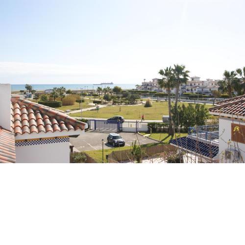 Apartamento con terraza y piscina a 300m de playa