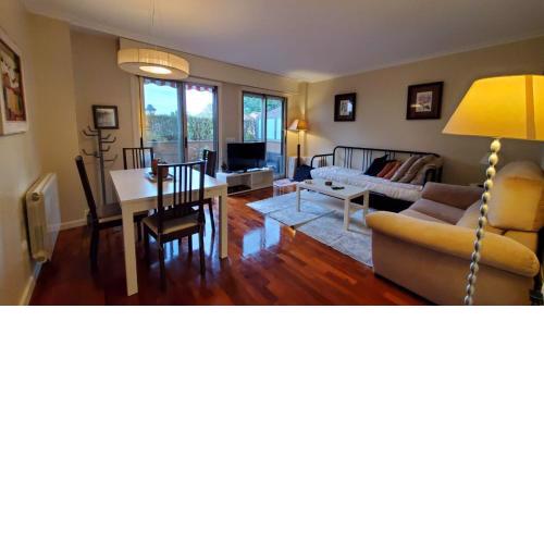 Apartamento con Terraza y Piscina, Baiona