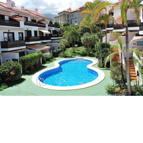 Apartamento con Terraza y Piscina C