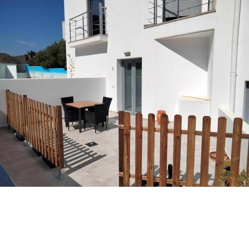 Apartamento con terraza y piscina comunitaria