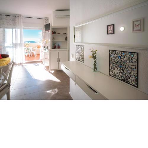 Apartamento con terraza y piscina
