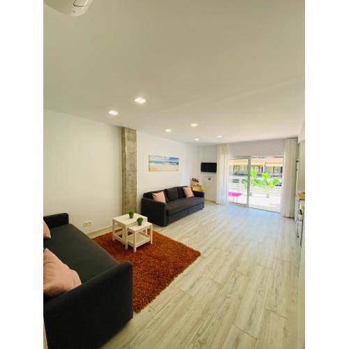 Apartamento con Terraza y Piscina