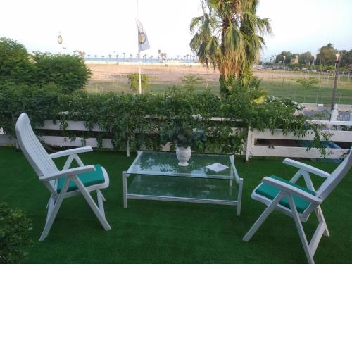 Apartamento con terraza y vistas al mar