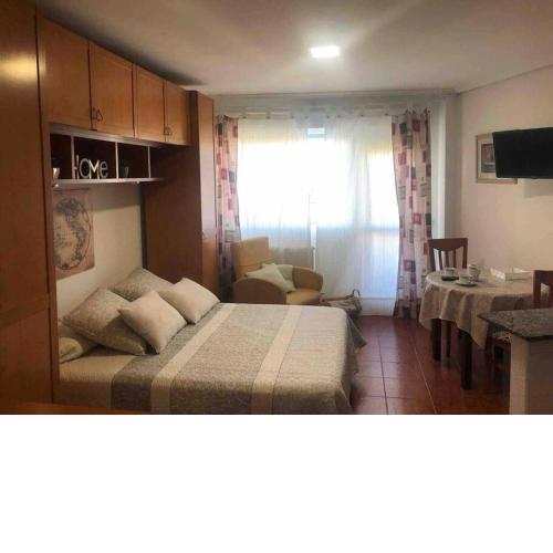 Apartamento con vistas al mar y piscina