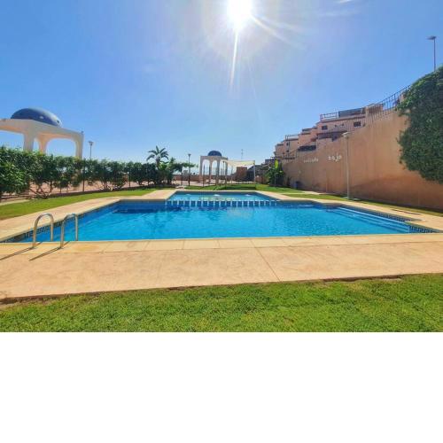 Apartamento con vistas, piscina y solárium privado