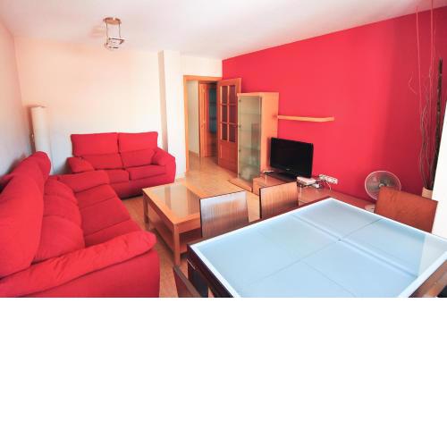 Apartamento de 4 dormitorios muy céntrico en San Juan Pueblo a tan sólo 2,5 km de la playa de San Juan y Muchavista