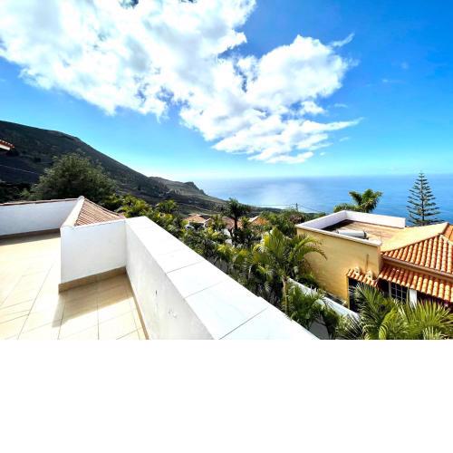 Apartamento deluxe con 2 habitaciones, estupenda vista al mar, piscina y Wifi
