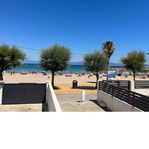 Apartamento en la playa. Free Parking. Free WiFi