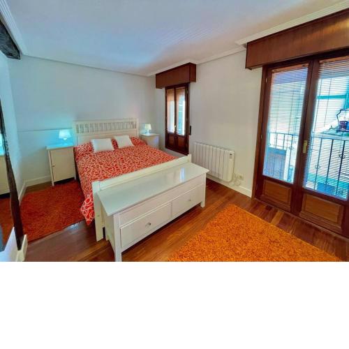 Apartamento en parte antigua - Andra Mari Etxea