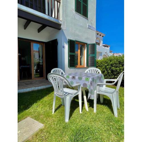 Apartamento en planta baja con piscina y junto a la playa