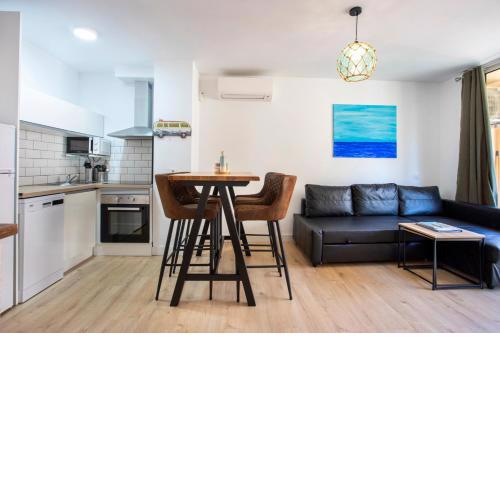 Apartamento en pleno centro de Empuriabrava totalmente renovado y muy cerca de la playa.