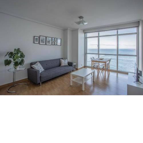 APARTAMENTO EN PRIMERA LINEA DE PLAYA RiAZOR